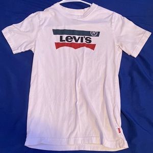 levi’s t-shirt